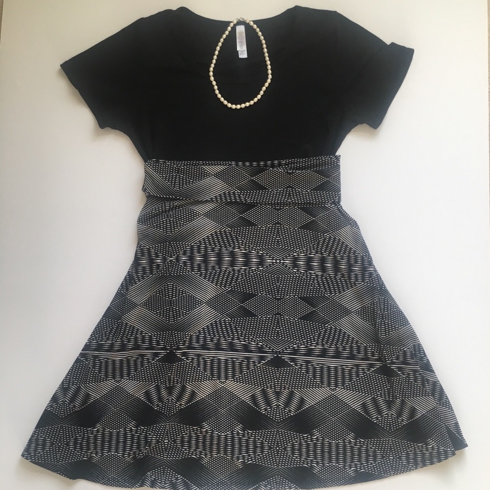 Lularoe black and white Azure skirt
